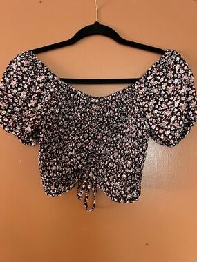 Love Tree Black Floral Smocked Puff-Sleeve Crop Top